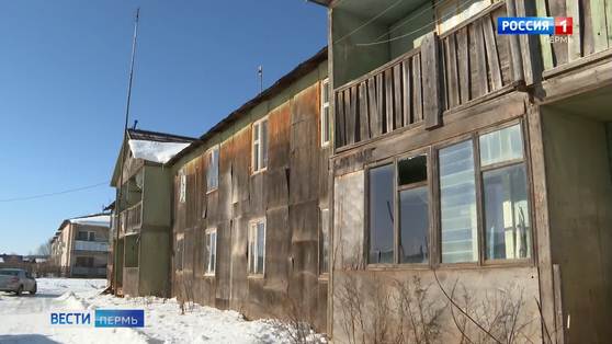 "За что мы платим?!" В Мокино разваливается многоквартирный дом-призрак