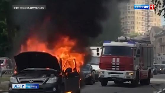В центре Перми сгорел внедорожник