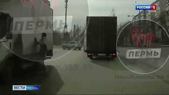 В Перми пешеход едва не попал под колёса машины 