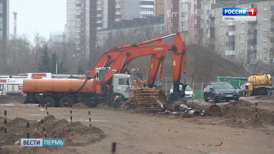 Работы на Трамвайной приостановлены из-за найденного креозота
