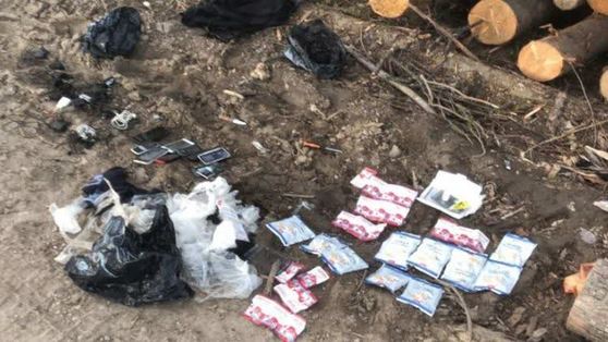 "Спрятали в бревне": в колонию строгого режима пытались доставить телефоны и дрожжи