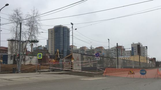 В центре Перми на стройплощадке обвалился грунт: трамваи пустили в объезд
