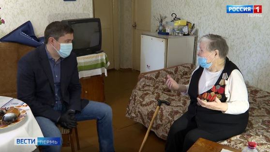 Глава Прикамья поздравил с вручением юбилейной медали 90-летнюю труженицу тыла, выздоровевшую от коронавируса