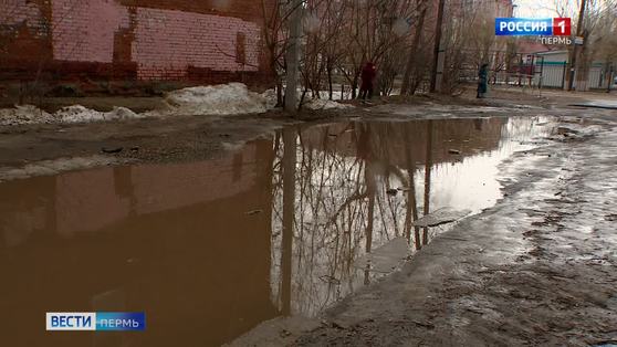Вешние воды: жители Перми жалуются на гигантские лужи