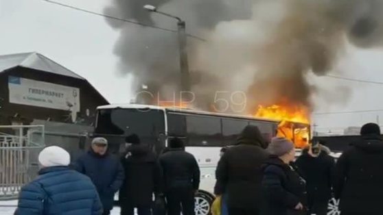 Видео: в Перми загорелся двухэтажный автобус 