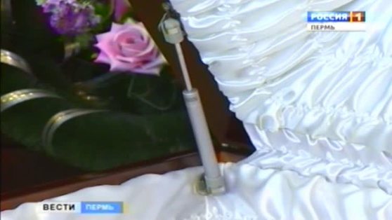 В Прикамье приставы арестовали гробы и траурный венок