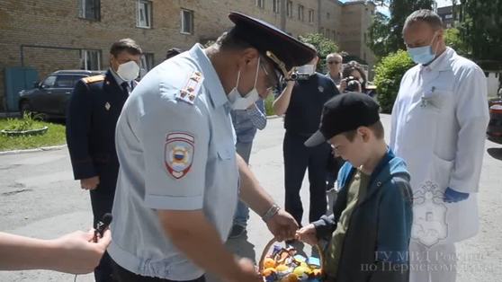 Полицейские пришли на выписку из больницы Кости Лунегова, которого трое суток искали в лесу