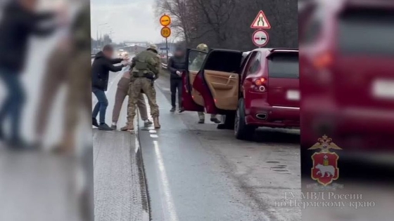 В Прикамье полицейские задержали наркодилеров на «Порш Кайен» с 15 кг наркотиков