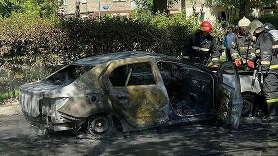 В Перми загорелся автомобиль такси, пострадали два человека