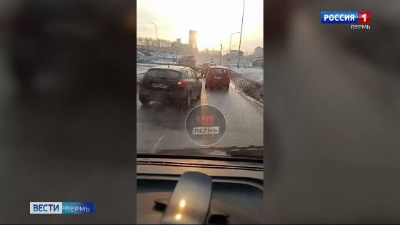 ДТП стало причиной пробки в районе улицы Локомотивной
