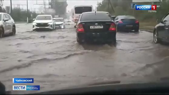 В Чайковском дороги стали реками из-за обильных осадков