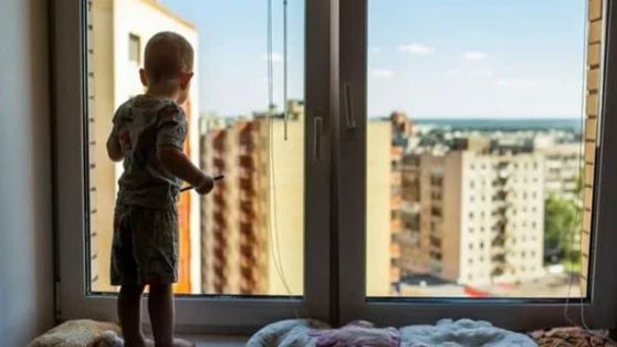 В Пермском крае двое детей выпали из окна