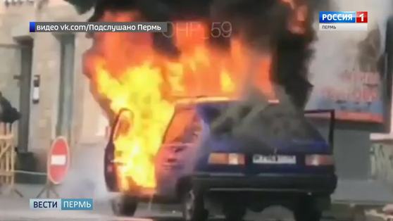 В центре Перми сгорел легковой автомобиль