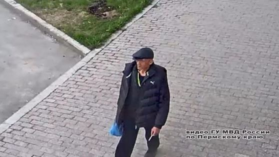 В Перми мужчина похитил рюкзак у задремавшей на скамейке девушки