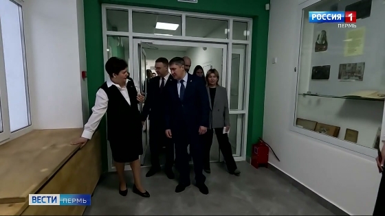 Губернатор Дмитрий Махонин проинспектировал три школы Перми после капитального ремонта